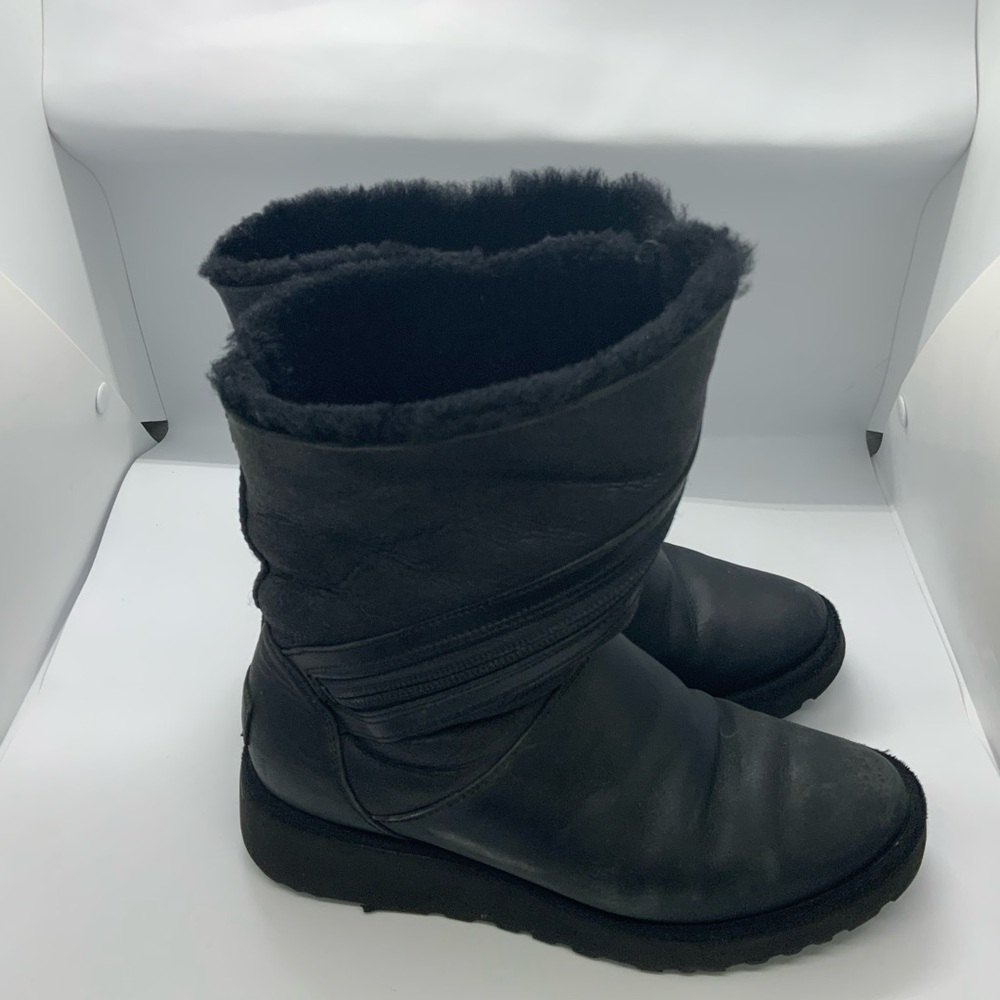 UGG Australia 2017 Alba Shearling-Lined Ankle Boots - Black Boots - Picture 2 of 13